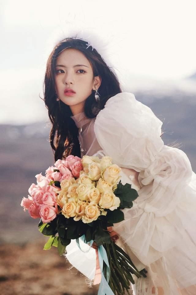 杨超越爆料抽烟照片视频,揭秘明星私生活的一面